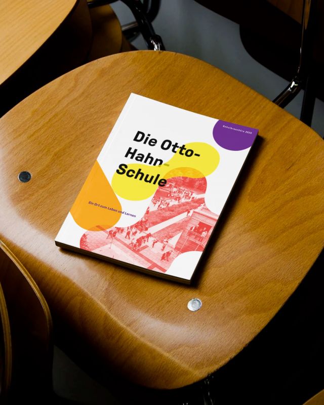 This is another throwback to our journey with @ottohahnschulehamburg. From reimagining their brand identity to transforming every material into a fresh, new look, we're proud to have contributed to their story.

#editionaldesign #imagebrochure #schooldesign #schoolbranding #branding #relaunch #designagency #hitide #hamburg